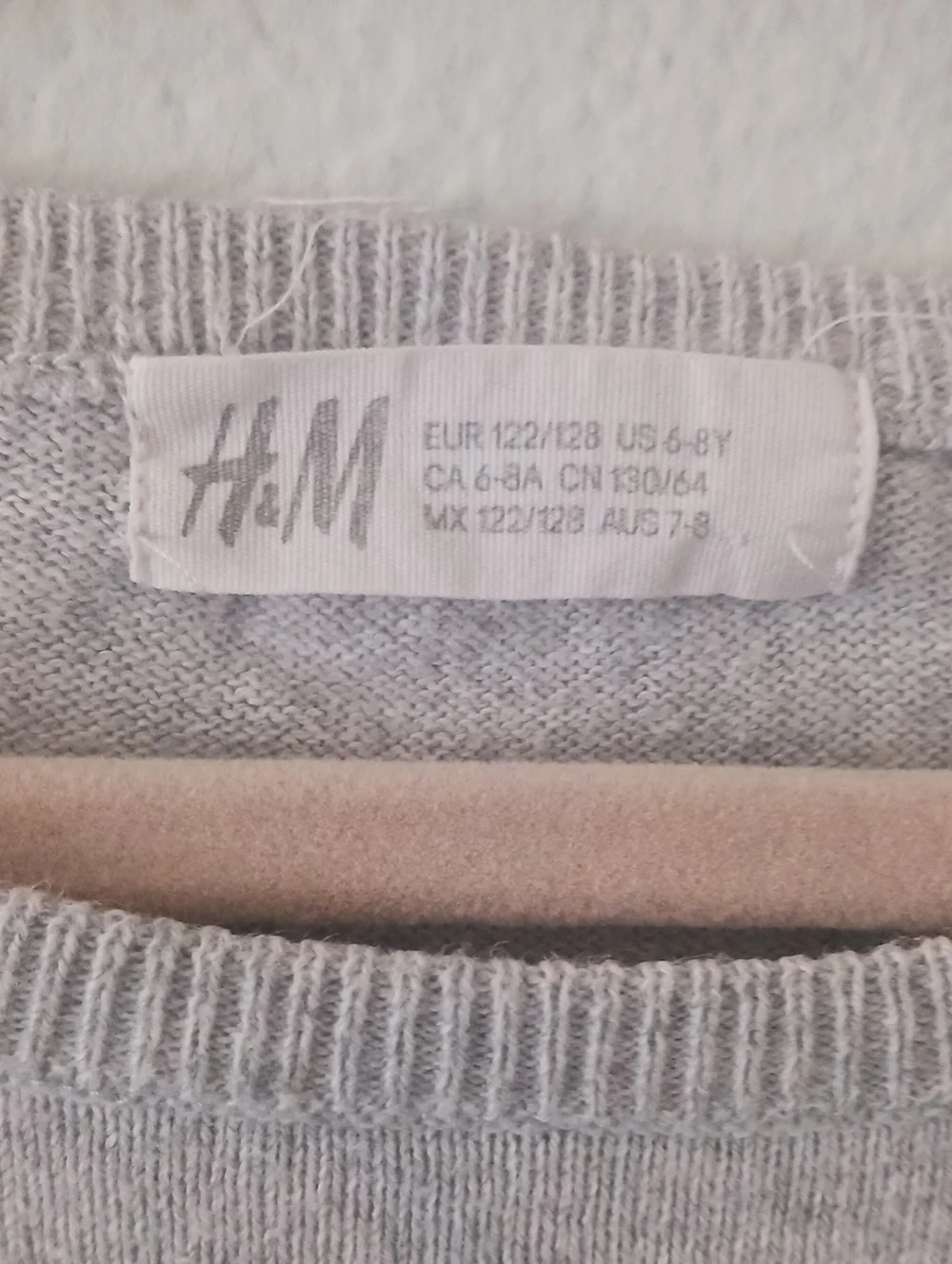 10×$13!!🔴H&M Light Gray Unicorn Sequin Crewneck Sweater
